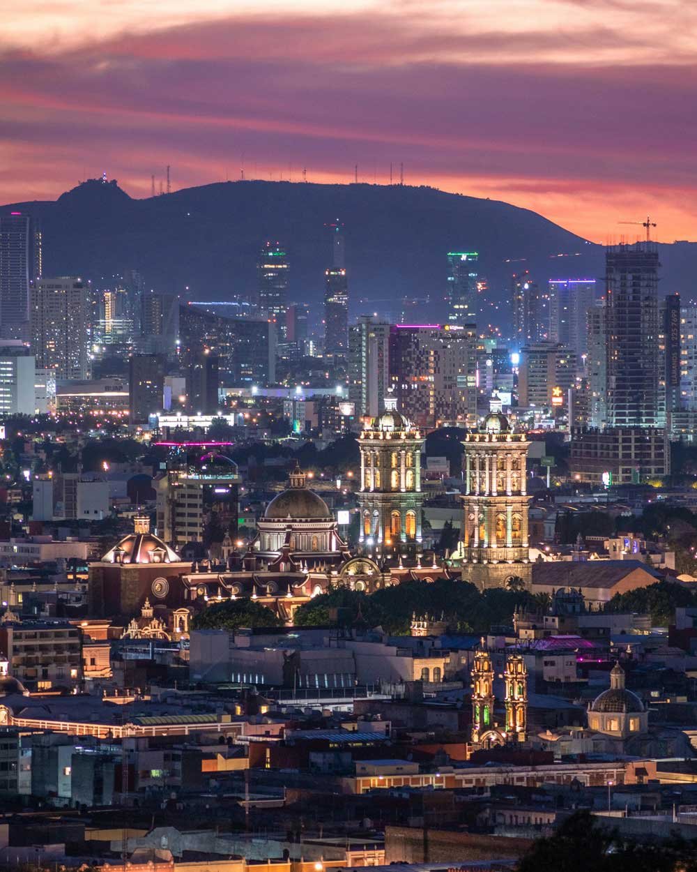 fot de la ciudad de puebla, méxico al atardecer